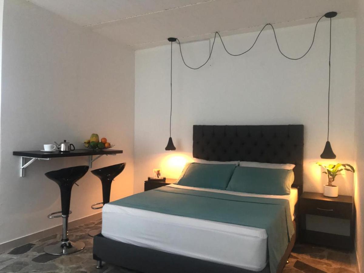 Vip Apartasuites Rosales Medellín Exterior foto