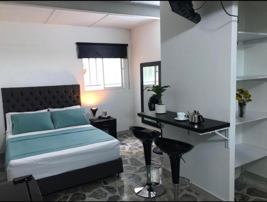 Vip Apartasuites Rosales Medellín Exterior foto